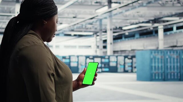 Technology device supports power management improvements inside a server hub, combining a replaceable display with energy reduction, hardware efficiency and reliable server operations.