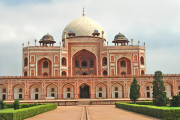 Humayun's tomb of the Mughal Emperor Humayun in Delhi, India. © robnaw