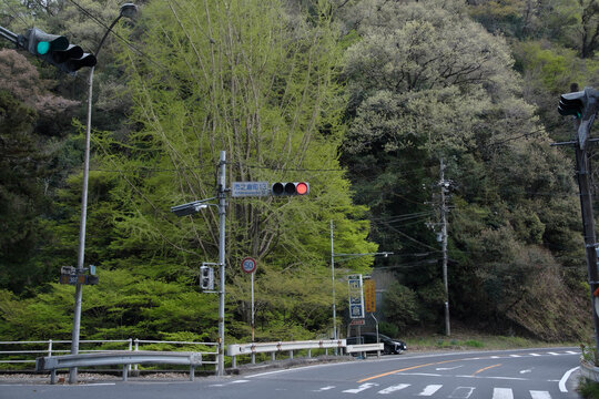 愛岐道路の市之倉町13交差点