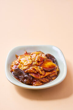 Stir-fried gluten with mushrooms