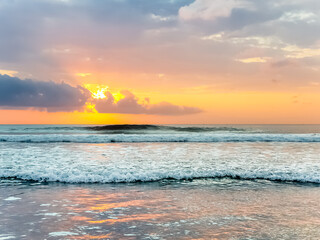 Obraz premium Amazing sunset view on Indian ocean at Bali, Indonesia
