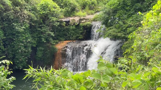 岩手県平泉6月：姫待瀧の水流 2024/6/11