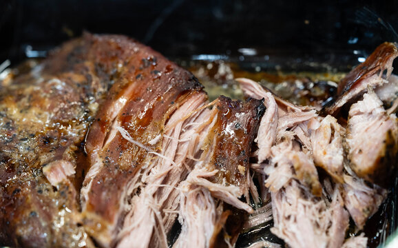 Pulled Pork Burger mit pikanter Sosse
