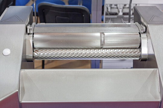 Rotating Rollers Commercial Meat Membrane Skinner Derinder Machine Food Processing Plant Factory