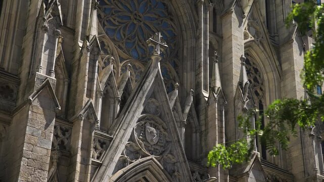 St. Patrick&rsquo;s Cathedral stands prominently among New York City&rsquo;s skyline, highlighting the timeless beauty of one of Manhattan&rsquo;s most famous landmarks.