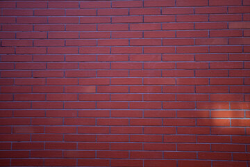 Ściana z bordowo - burgundowej cegły klinkierowej. A wall of burgundy brick. © 123108 Aneta