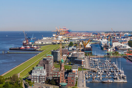 Germany, Bremen, Bremerhaven, New Harbour, Weser dike