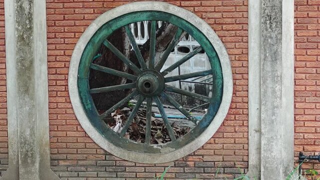 Fence decorated with wagon wheels