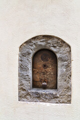 Naklejka premium Wine Window in Wall in Florence, Italy