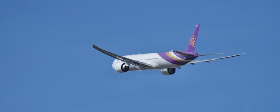 Thai B777 en vol vue arri&egrave;re banni&egrave;re