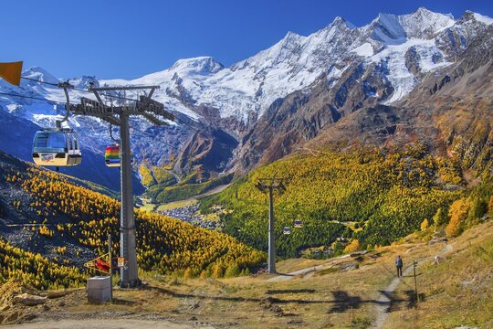 Hohsaas cable car near Kreuzboden mountain station with Alphubel 4206m and Mischabel group 4545m in autumn, Saas-Grund, Saasertal, Valais, Switzerland
