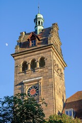 Naklejka premium bamberg, deutschland - uhrturm vom oberlandesgericht im abendlicht
