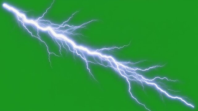 Rayo el&eacute;ctrico intenso cayendo en diagonal con brillantes ramificaciones y destellos sobre fondo verde chroma key uniforme, ideal para efectos visuales, composici&oacute;n VFX y publicidad.