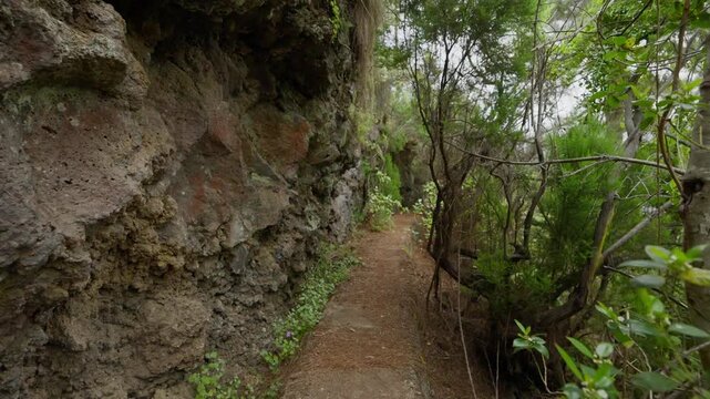 Canal trail to Ventanas de G&uuml;&iacute;mar
