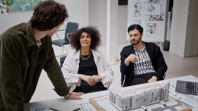 Designers discuss appearance of multi-story residential complex
