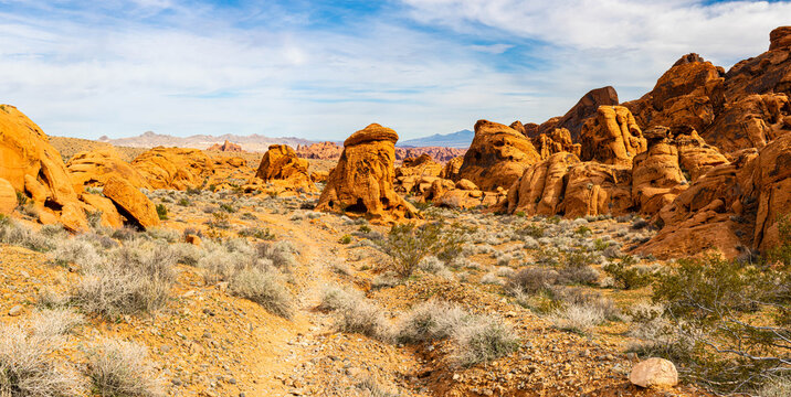 Colorful Aztec Sandstone Arches and Pinnacles Along The Dry Wash on The Prospect Trail, Valley of Fire State Park, Nevada, USA