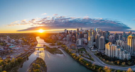 Wide sunrise panorama of downtown Calgary skyline © Thomas