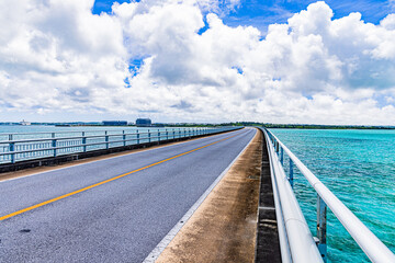 宮古島　伊良部大橋から望む絶景 © スプやん