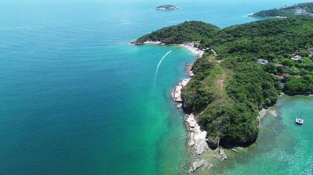 Aerial Drone Footage &ndash; Cinematic Approach to Azeda Beach, B&uacute;zios, Brazil