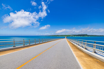 宮古島　伊良部大橋から望む絶景 © スプやん