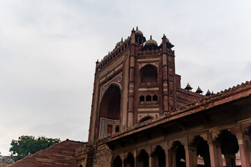 Fototapeta premium Buland Darwaza Monumental Mughal Gateway At Fatehpur Sikri Under Dramatic Cloudy Sky