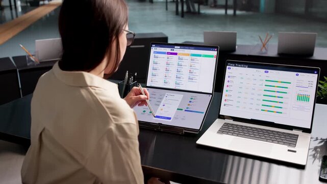 HR Manager Efficiently Processes Employee Payroll