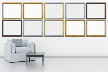 Cornici, quadri vuoti in mostra su muro bianco. Dieci cornici con spazio vuoto per inserimento di testo o immagini. Cornici in legno, argento e oro. © massimo_g