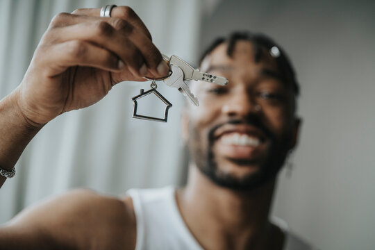 Man holding house shape key ring