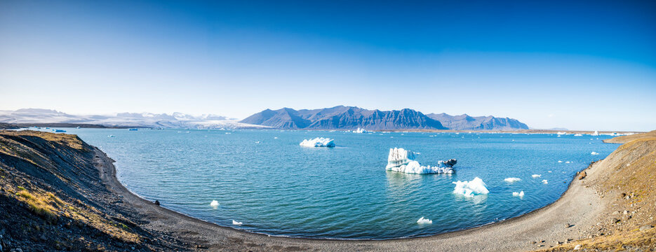 Panoramic view of J�kuls�rl�n lagoon in Iceland