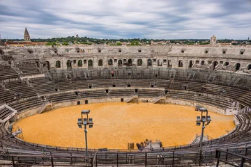 Les Arènes de Nîmes dans le Gard en France © Gerald Villena