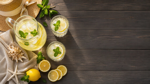 Limonata estiva su tavolo scuro. Generative AI 