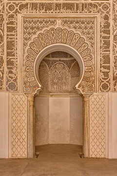 Mihrab niche on the Qibla wall (direction to face when praying), chamber on the central courtyard SE side, Ben Youssef Madrasa. Marrakesh-Morocco-313