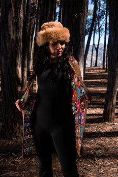 Beautiful Latin woman wearing traditional inspired Andean clothing Retrato femenino con textiles tradicionales andinos