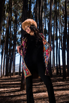 Beautiful Latin woman wearing traditional inspired Andean clothing Retrato femenino con textiles tradicionales andinos