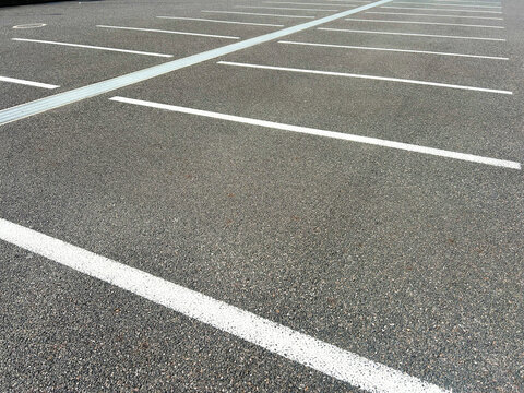 駐車場の白線