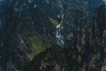 China, Yunnan Province, Jade Dragon Snow Mountain beside Tiger Leaping Gorge  © yue