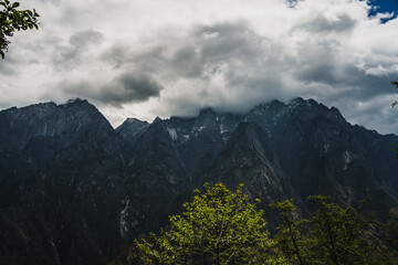 China, Yunnan Province, Jade Dragon Snow Mountain beside Tiger Leaping Gorge  © yue