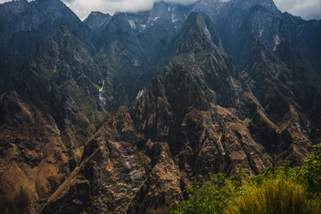 China, Yunnan Province, Jade Dragon Snow Mountain beside Tiger Leaping Gorge  © yue