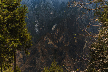 China, Yunnan Province, Jade Dragon Snow Mountain beside Tiger Leaping Gorge  © yue