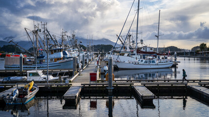 Naklejka premium Crescent Harbor On A Stormy Late Afternoon