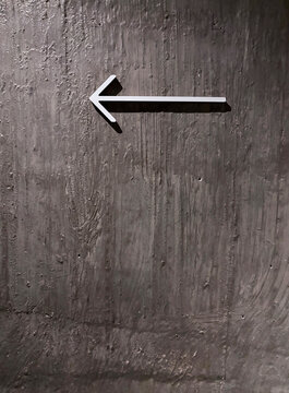 wall with arrow