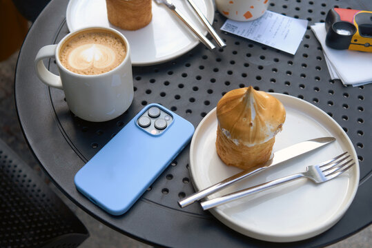 Having breakfast in outdoors cafe