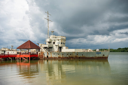 THAILAND CHANTHABURI KING TAKSIN GREAT SHIPYARD FRIGATE HTMS
