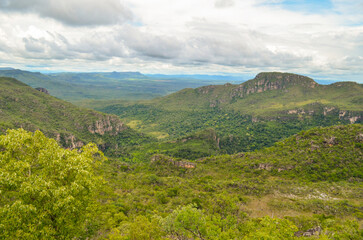 Obraz premium The vibrant beauty of crystal-clear water and untouched nature makes Chapada dos Veadeiros a must-visit destination in Goiás, Brazil.