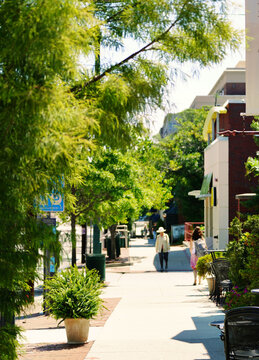 Shops and restaurants along Franklin Street in downtown Chapel Hill, North Carolina, adjacent to the University of North Carolina