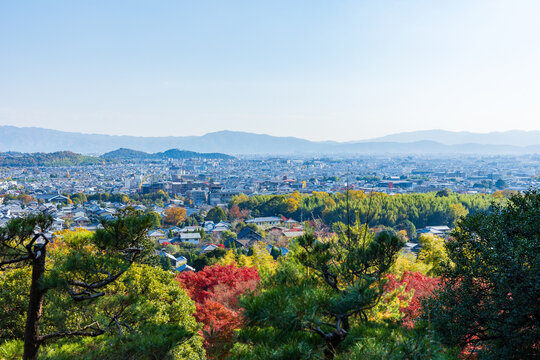 日本の風景・秋　京都　嵯峨嵐山　紅葉の常寂光寺からの眺望