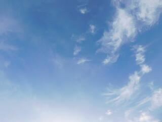 Obraz premium white clouds and blue sky