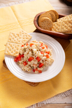 Macaroni Tuna salad with elbow pasta and canned tuna, served with saltine crackers. Easy and healthy recipe.