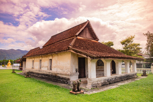 THAILAND CHANTHABURI CITY WAT THONG THUA