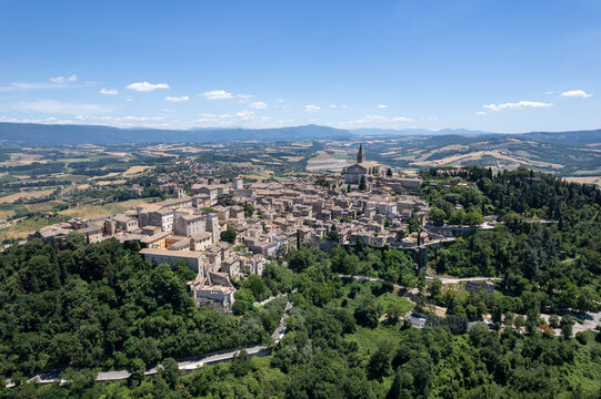Panorama di Todi dal drone